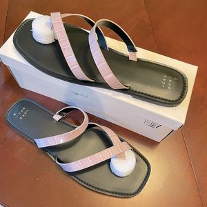 Womens Lilac flip flop sandal. NWT